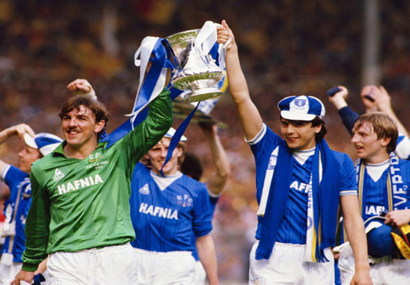 neville southall holding fa cup after winning with everton